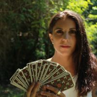 ¿Por qué el tarot volvió a ser tendencia en los últimos años y qué se busca realmente en una lectura?