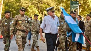 Desfile por el aniversario de Resistencia. 