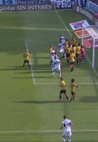 Golazo de Nicolás Barros Schelotto