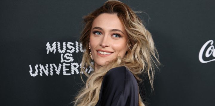 La cantante y actriz estadounidense Paris Jackson asiste a la fiesta posterior a los Grammy de Universal Music Group en Nya Studios West en Los Ángeles.