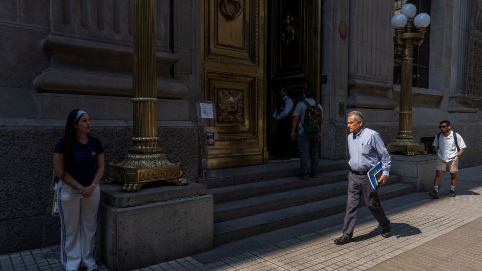 Chile Investors See March Rate Cut and a Steepening Yield Curve