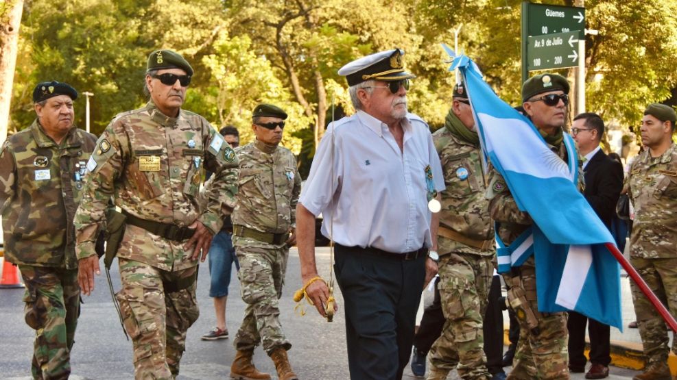 Desfile por el aniversario de Resistencia. 