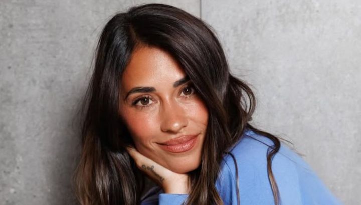 Adiós a las camperas: Antonela Roccuzzo se abrigó y adelantó cuál será el tapado tendencia de la temporada