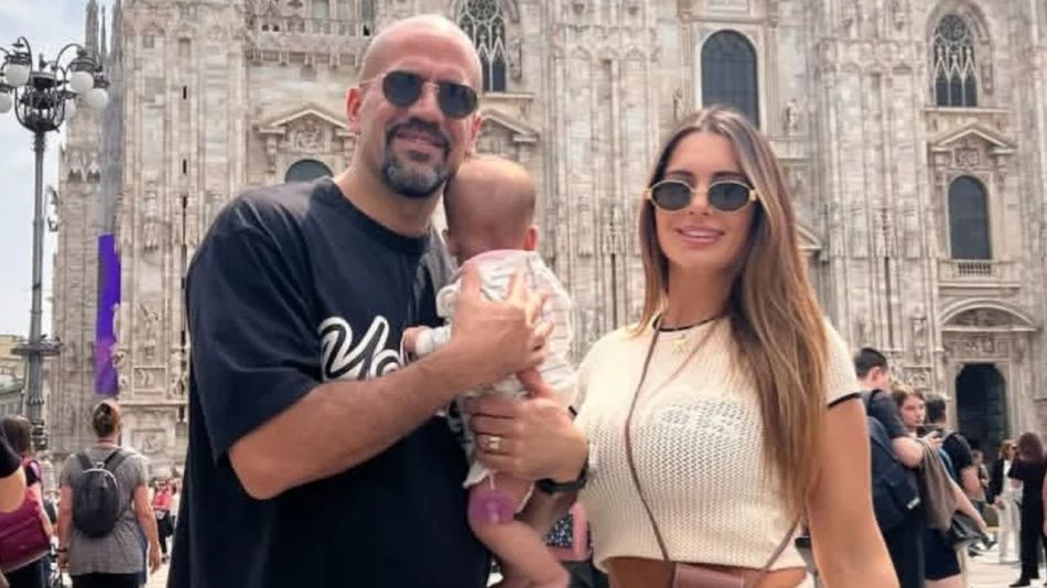 Juan Sebastián Verón y Valentina Martín con la pequeña Mila
