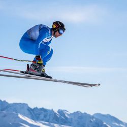 El italiano Mattia Casse participa en el entrenamiento de descenso masculino en vísperas de la carrera durante la Copa del Mundo de Esquí Alpino FIS 2025-2026, en Crans Montana, Suiza. | Foto:FABRICE COFFRINI / AFP
