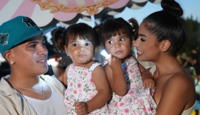 Daniela Celis, Thiago Medina y sus gemelas