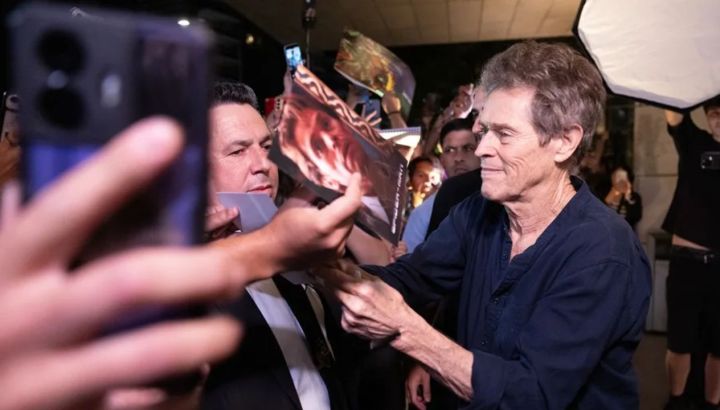 "The Souffleur": Willem Dafoe llegó a Buenos Aires con una historia de resistencia, nostalgia y ritmo argentino