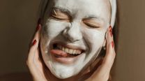 Cosmeticorexia: qué es y cómo combatir la obsesión estética que afecta a los adolescentes