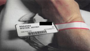 Las primeras fotos de Jeffrey Epstein muerto