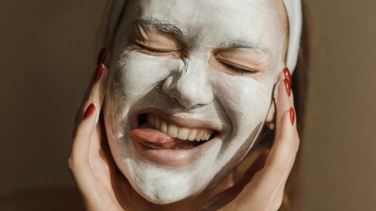 Cosmeticorexia: qué es y cómo combatir la obsesión estética que afecta a los adolescentes