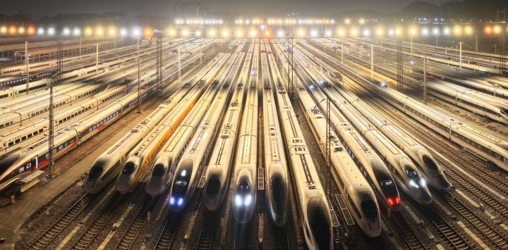 Imagen tomada con un dron de trenes de alta velocidad en un depósito de mantenimiento, en Guangzhou, en la provincia de Guangdong, en el sur de China.