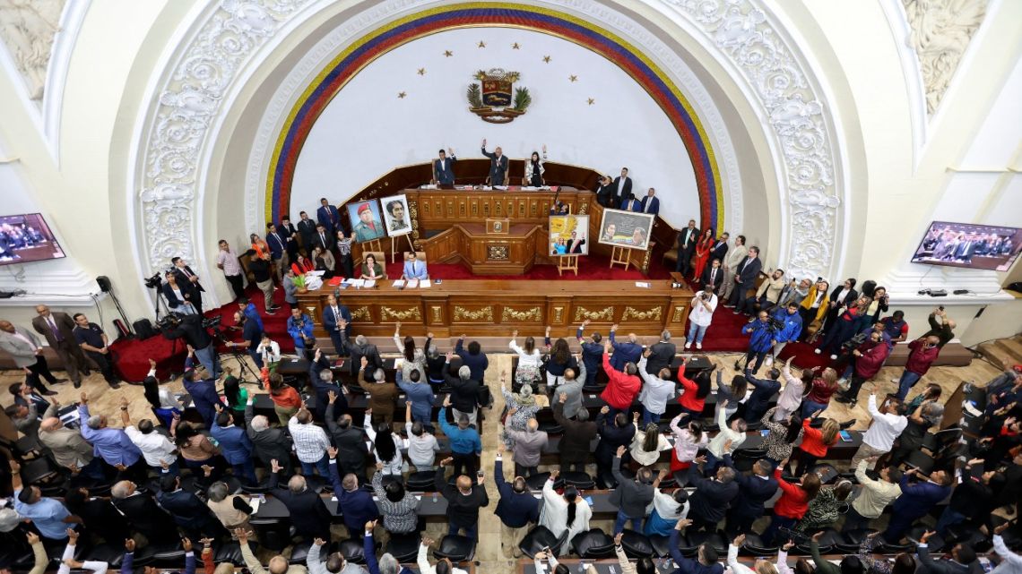 Members of Venezuela's National Assembly vote to approve the amnesty bill proposed by Venezuela's interim president, Delcy Rodríguez, in Caracas, on February 5, 2026.