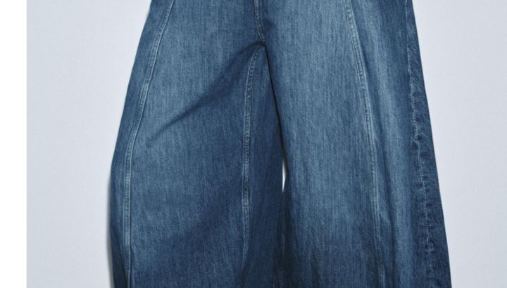 Jeans y pantalones anchos que se arrastran: la última tendencia 2026