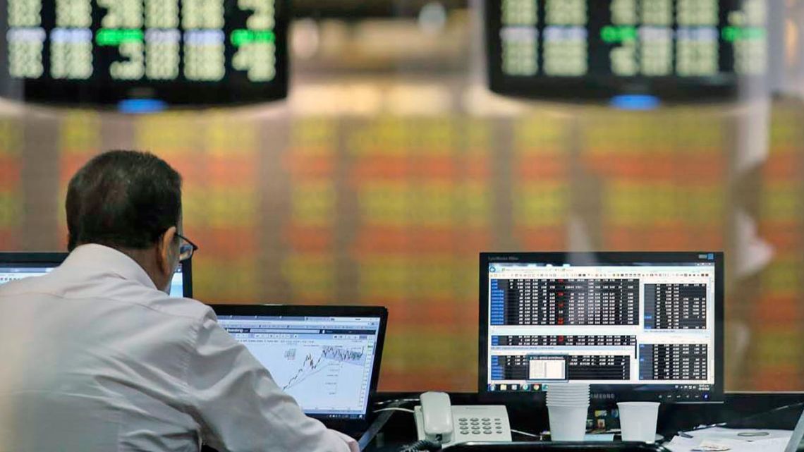 Riesgo País argentino cayó a 402 puntos básicos