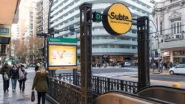 Colectivos y subtes con descuento: cómo pagar con QR y obtener un 20% de reintegro