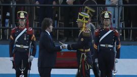 Ante una multitud, Milei devolvió el sable corvo de San Martín a Granaderos: "Es un acto de justicia histórica”