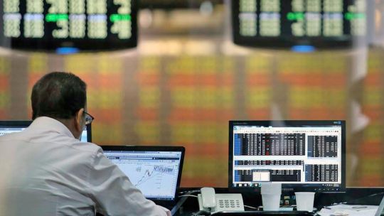 El petróleo se dispara por la tensión en Medio Oriente y golpea a las bolsas globales