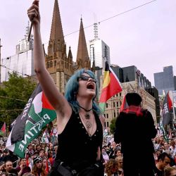 Partidarios pro-palestinos participan en una manifestación en protesta contra la visita de cuatro días del presidente israelí Isaac Herzog, en Melbourne. Foto de William WEST / AFP | Foto:AFP