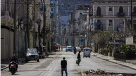 Aumenta la escasez de combustible en Cuba y los conductores deben registrarse en una app y pagar en dólares