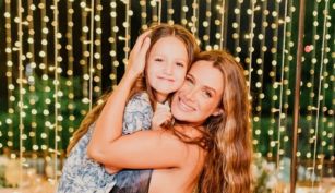 Así fue el cumpleaños de Francesca, la hija de Cami Homs y Rodrigo de Paul, con una gran pool party