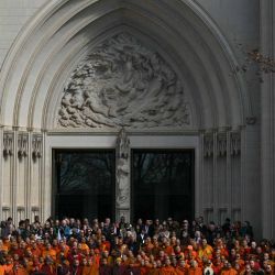 Monjes budistas llegan de Texasca la Catedral Nacional de Washington DC. Foto de Drew ANGERER / AFP | Foto:AFP