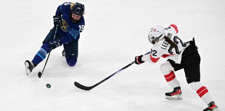 La ronda preliminar femenina del Grupo A de hockey sobre hielo entre Finlandia y Suiza en la Arena de Hockey. Foto de Piero CRUCIATTI / AFP