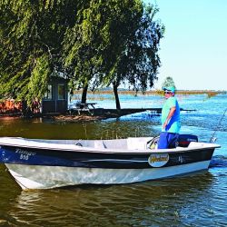Dientudo como carnada y boyas Plop con sonajero fueron la mejor combinación para despertar a las tarariras que buscamos en los juncales cercanos a la costa, arrojando a unos 10 m de los bordes