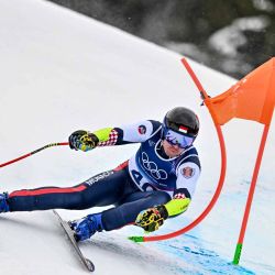 Arnaud Alessandria de Mónaco compite en la prueba de super-G masculino de esquí alpino durante los Juegos Olímpicos de Invierno Milano Cortina. Foto de Fabrice COFFRINI / AFP | Foto:AFP