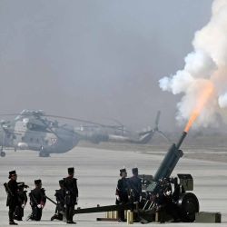 Cadetes de la Fuerza Aérea durante una ceremonia que conmemora su 111.º aniversario en la Base Aérea Santa Lucía en Zumpango. Foto de Alfredo ESTRELLA / AFP | Foto:AFP