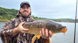 El lago Los Molinos volvió a demostrar por qué es uno de los escenarios más atractivos para la pesca deportiva en Córdoba, capaz de sorprender incluso a quienes lo visitan con frecuencia.