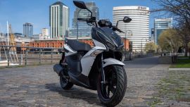 Estilo "Naked" y alma urbana: así es el nuevo Kymco Super 8 150 CBS