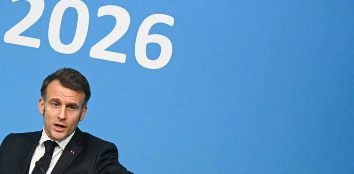 El presidente de Francia, Emmanuel Macron, pronuncia un discurso durante la Cumbre Europea de la Industria en Amberes. Foto de NICOLAS TUCAT / AFP