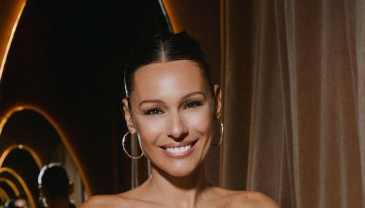 Pampita apuesta al jean flare y marca tendencia para looks cancheros y cómodos