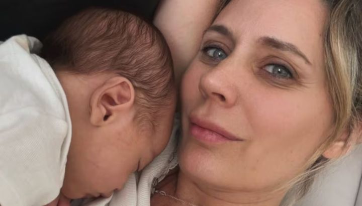 Rocío Marengo presentó a su hijo Isidro en pleno aire de Intrusos: "Nunca llore tanto"