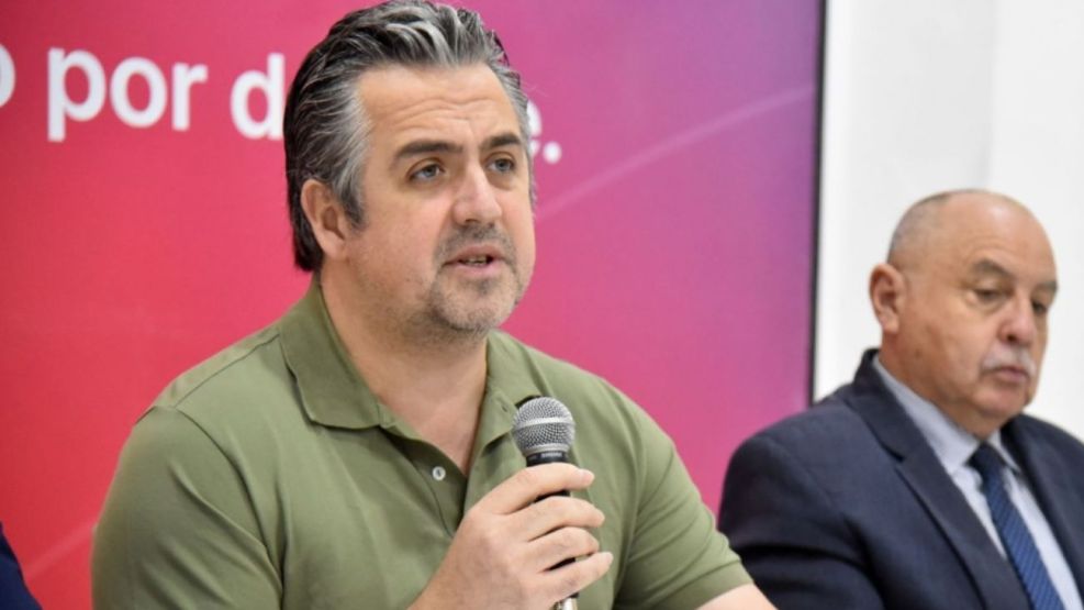 El ministro de Seguridad de Santa Fe, Pablo Cococcioni, dio detalles sobre la reunión con voceros de los policías que protestan frente a Jefatura de la Unidad Regional II