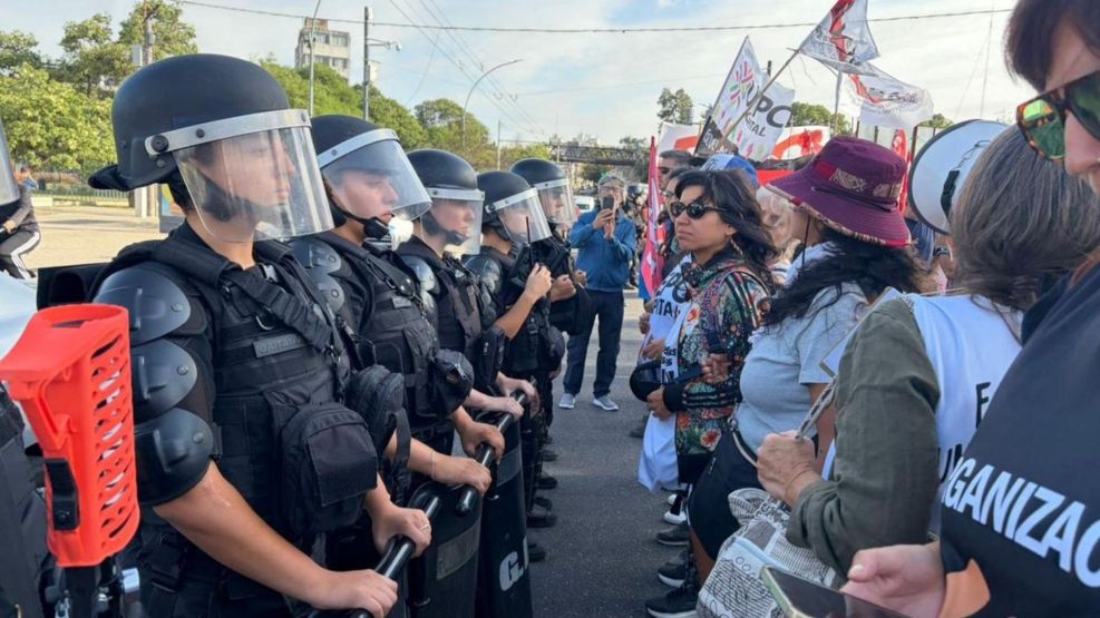 PROTESTA EN PUENTE CENTENARIO