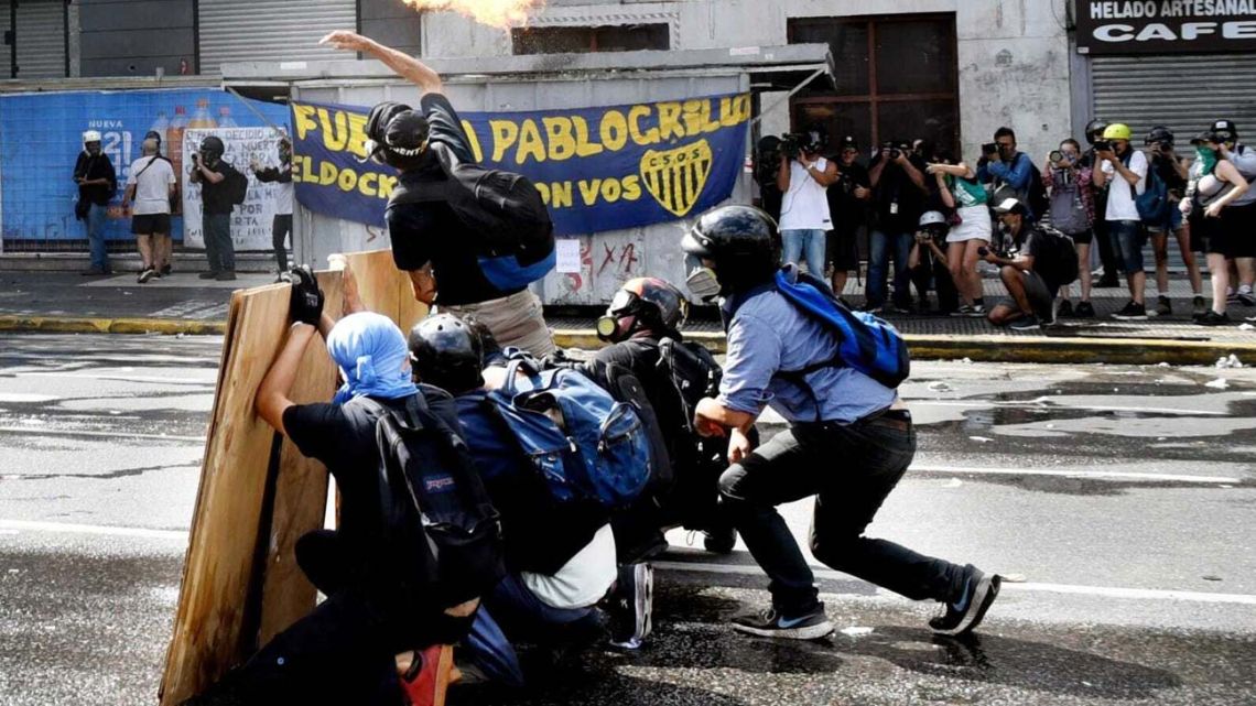 Represión en el Congreso: ¿infiltrados, inorgánicos violentos o zona liberada por la Policía?