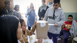 El voto por la derecha extrema es otra forma de autolesión de los jóvenes, explica una experta en pedagogía