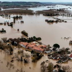 Desbordamiento del río Garona inundando una zona residencial en Tonneins, en el suroeste de Francia. Foto de Christophe ARCHAMBAULT / AFP | Foto:AFP