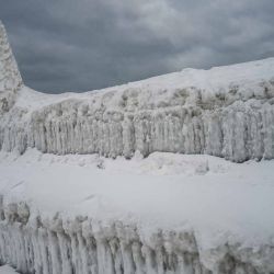 El muelle del puerto y el puente de baño en el puerto de Mosede, al sur de Copenhague, están cubiertos por una capa de hielo. Foto de Mads Claus Rasmussen / AFP | Foto:AFP