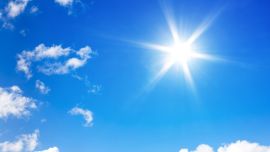 El cielo estará entre nuboso a despejado.