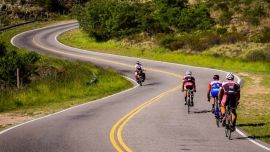 Ciclistas en la mira: controversia y debate por el uso de rutas provinciales para entrenar