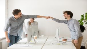 ¿Las amistades influyen en la productividad laboral?