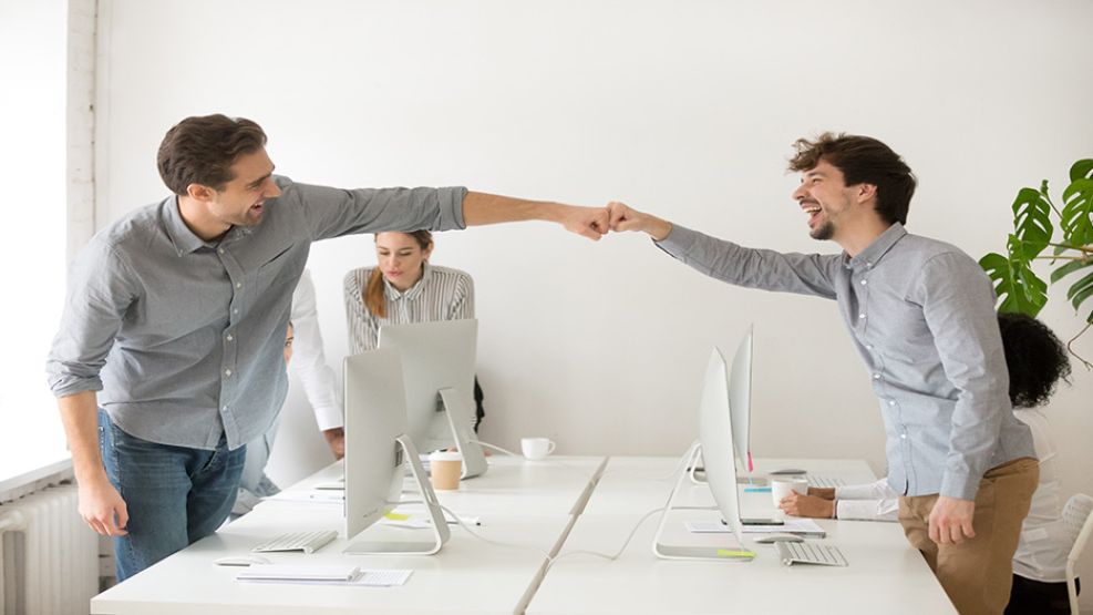 ¿Las amistades influyen en la productividad laboral?