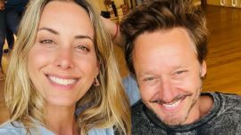 Anita Espasandín mostró el muñeco con la cara de Benjamín Vicuña que la acompaña por las noches