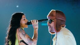 El jugado look de Cazzu para reencontrarse con Bad Bunny en River: minifalda y asimetría