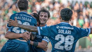 Racing venció 2-0 a Banfield en el sur.