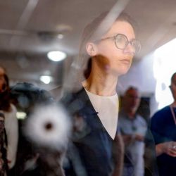 Aurore Berge, la ministra junior de Francia a cargo de la igualdad, recorre el Kibutz Nir Oz, sitio atacado en Israel. Foto de Ilia YEFIMOVICH / AFP | Foto:AFP