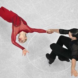 Minerva Fabienne Hase de Alemania y Nikita Volodin de Alemania compiten en el programa corto de patinaje en pareja durante los Juegos Olímpicos de Invierno Milano. Foto de Antonin THUILLIER / AFP | Foto:AFP