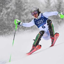 Lucas Pinheiro Braathen de Brasil en el slalom masculino de esquí alpino durante los Juegos Olímpicos de Invierno Milano Cortina. Foto de Fabrice COFFRINI / AFP | Foto:AFP